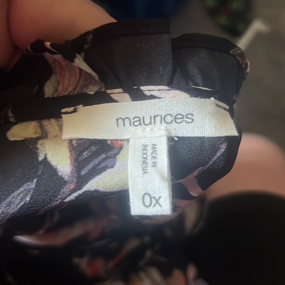 Maurices Women’s Button Down Floral Top Size 0x - Picture 3 of 4